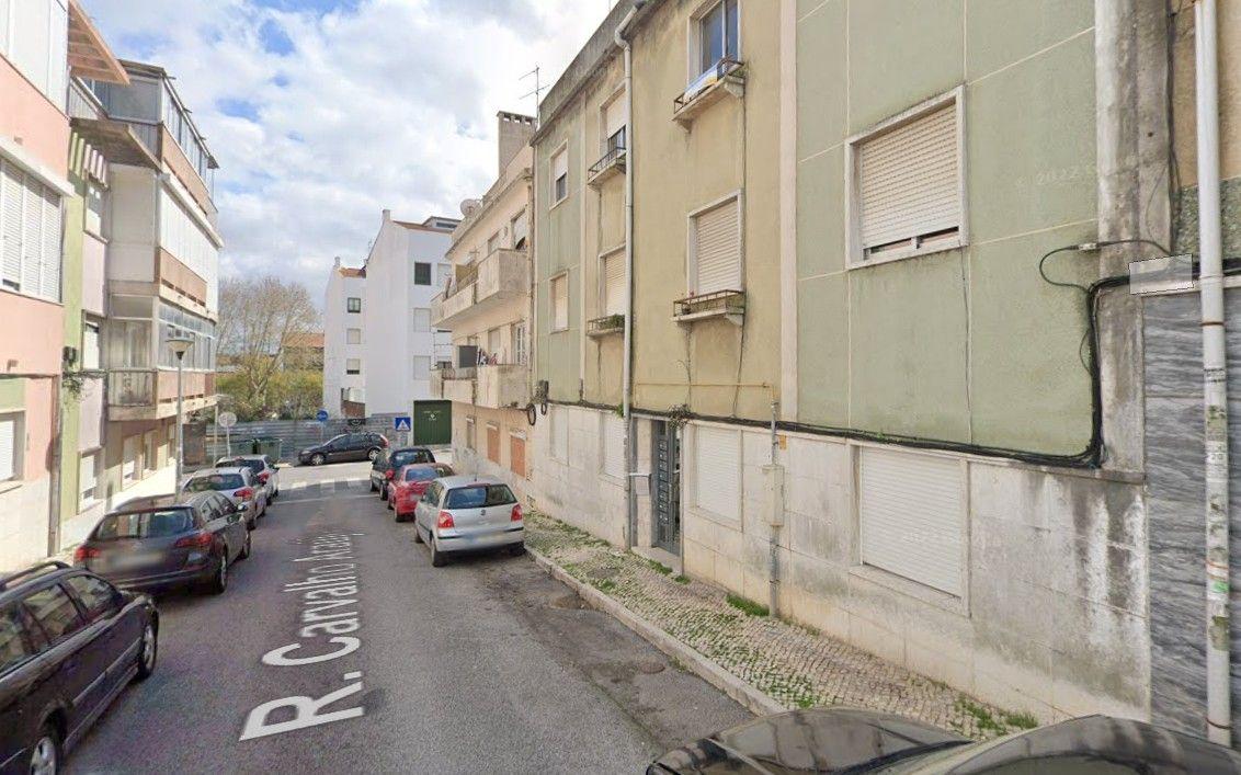Apartamento T1, para investimento, em Queluz - Image 1